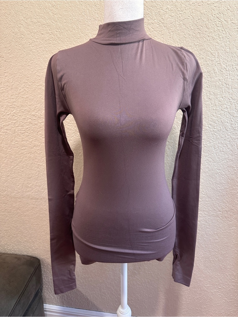 FREE PEOPLE
INTIMATELY Long Sleeve
Mock Neck Turtleneck Shirt w
Thumb Hole XS/S